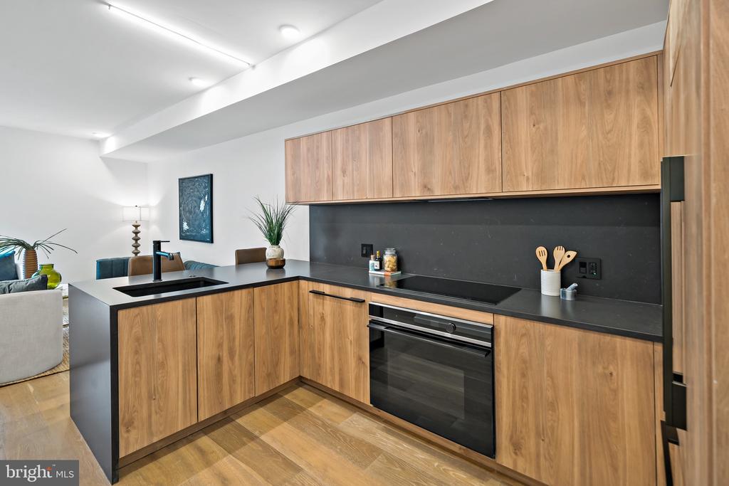 1713b Montrose St #2