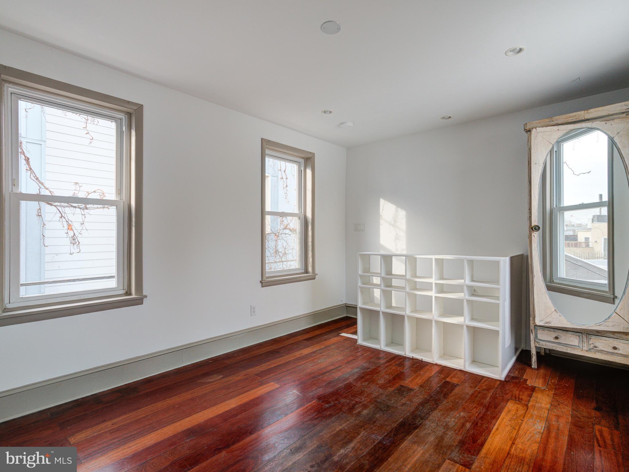 973 N LEITHGOW