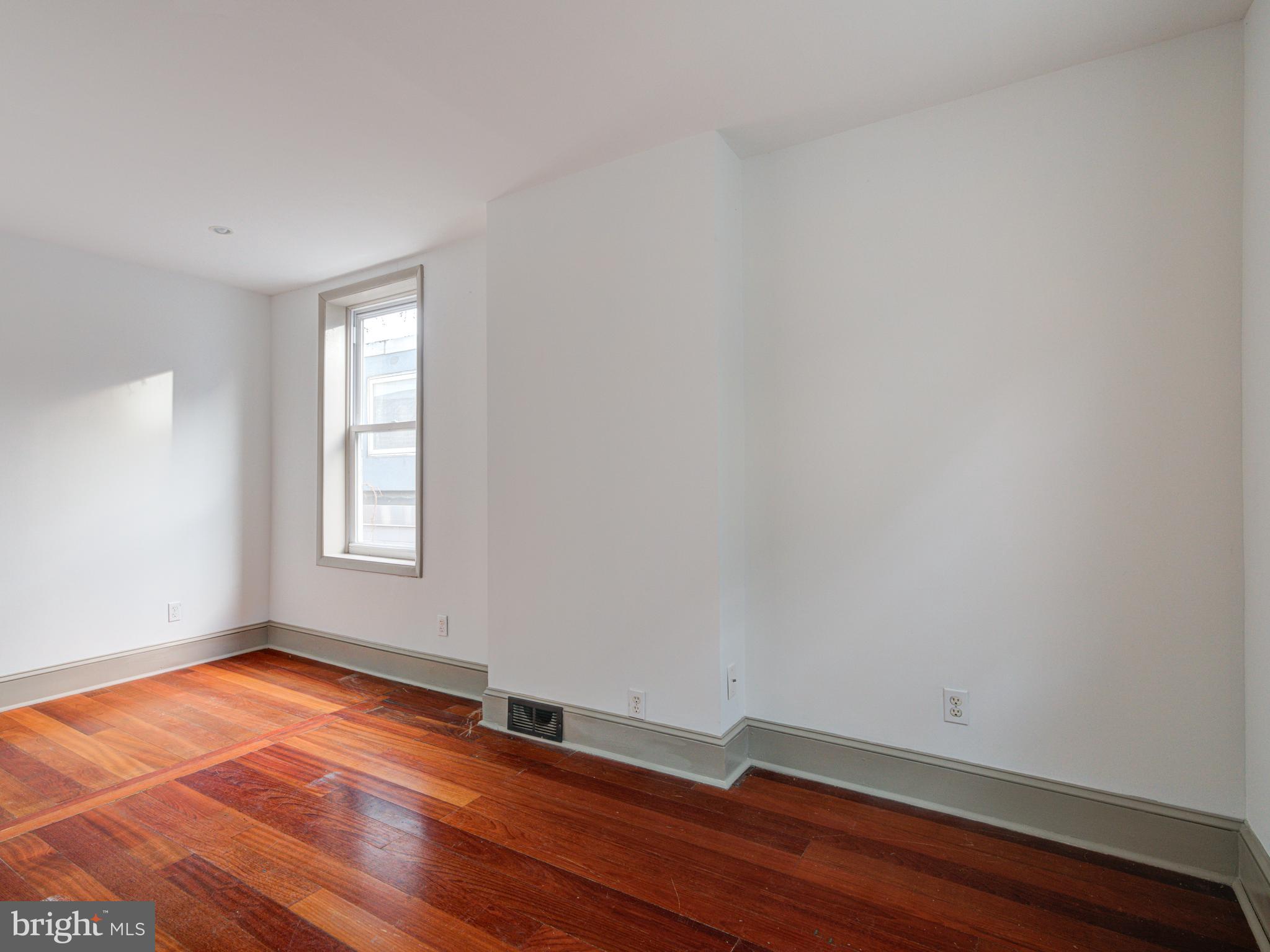 973 N LEITHGOW