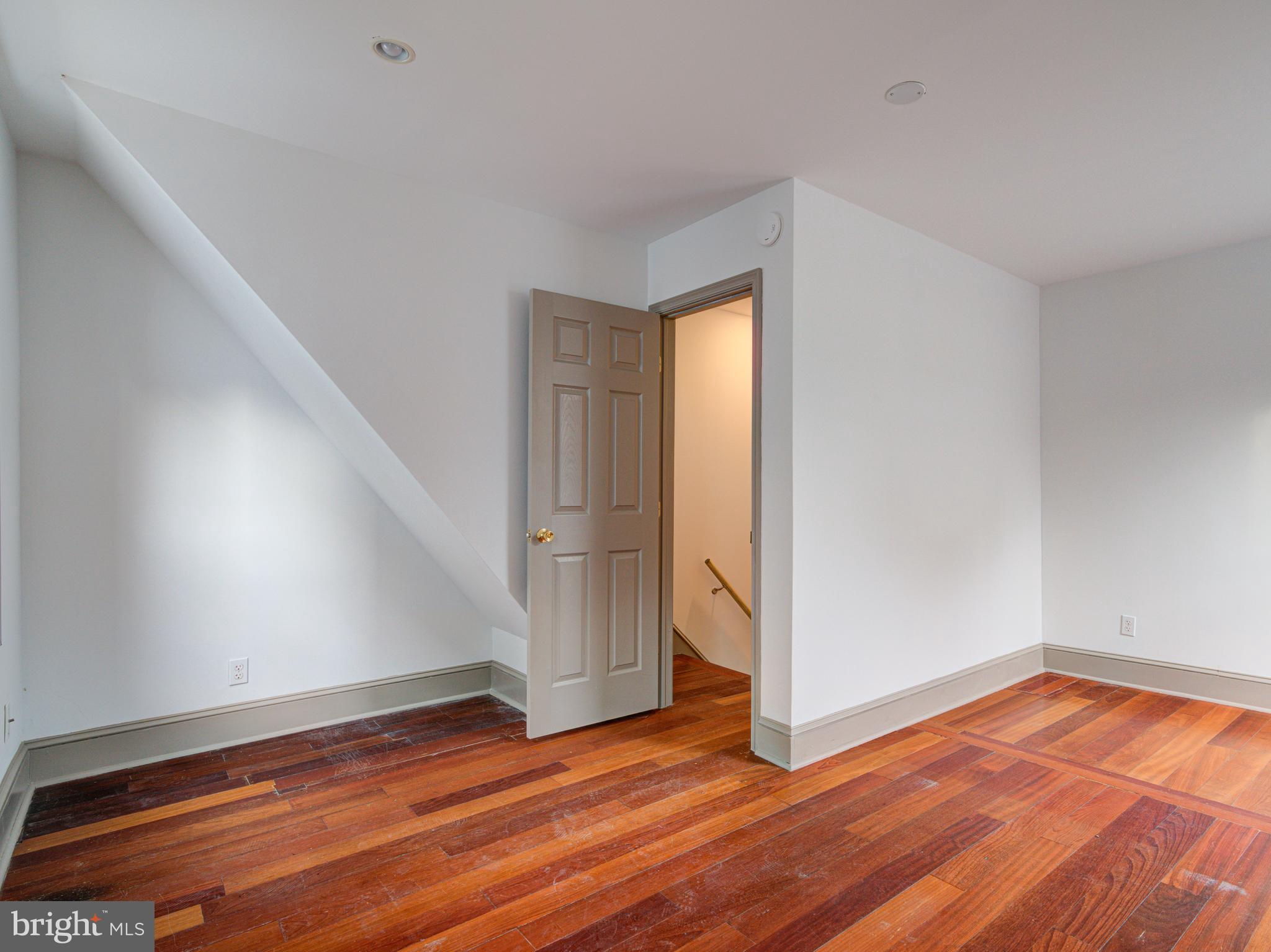973 N LEITHGOW