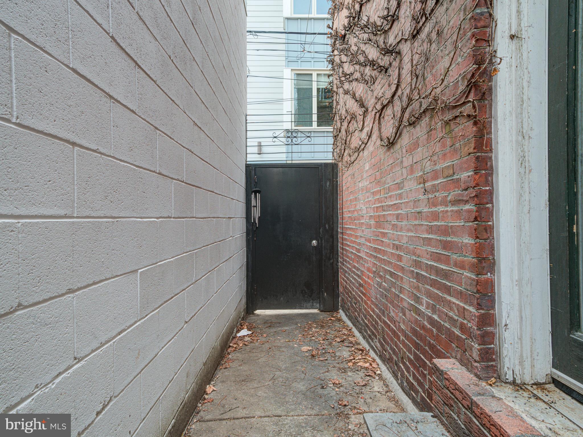 973 N LEITHGOW