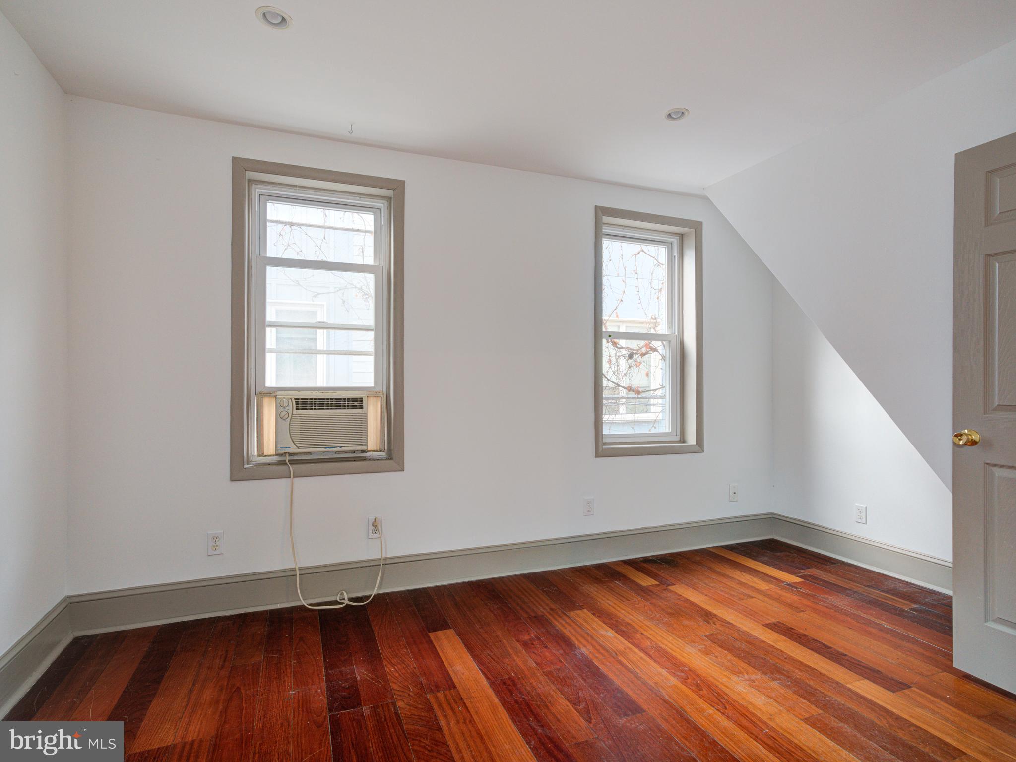 973 N LEITHGOW