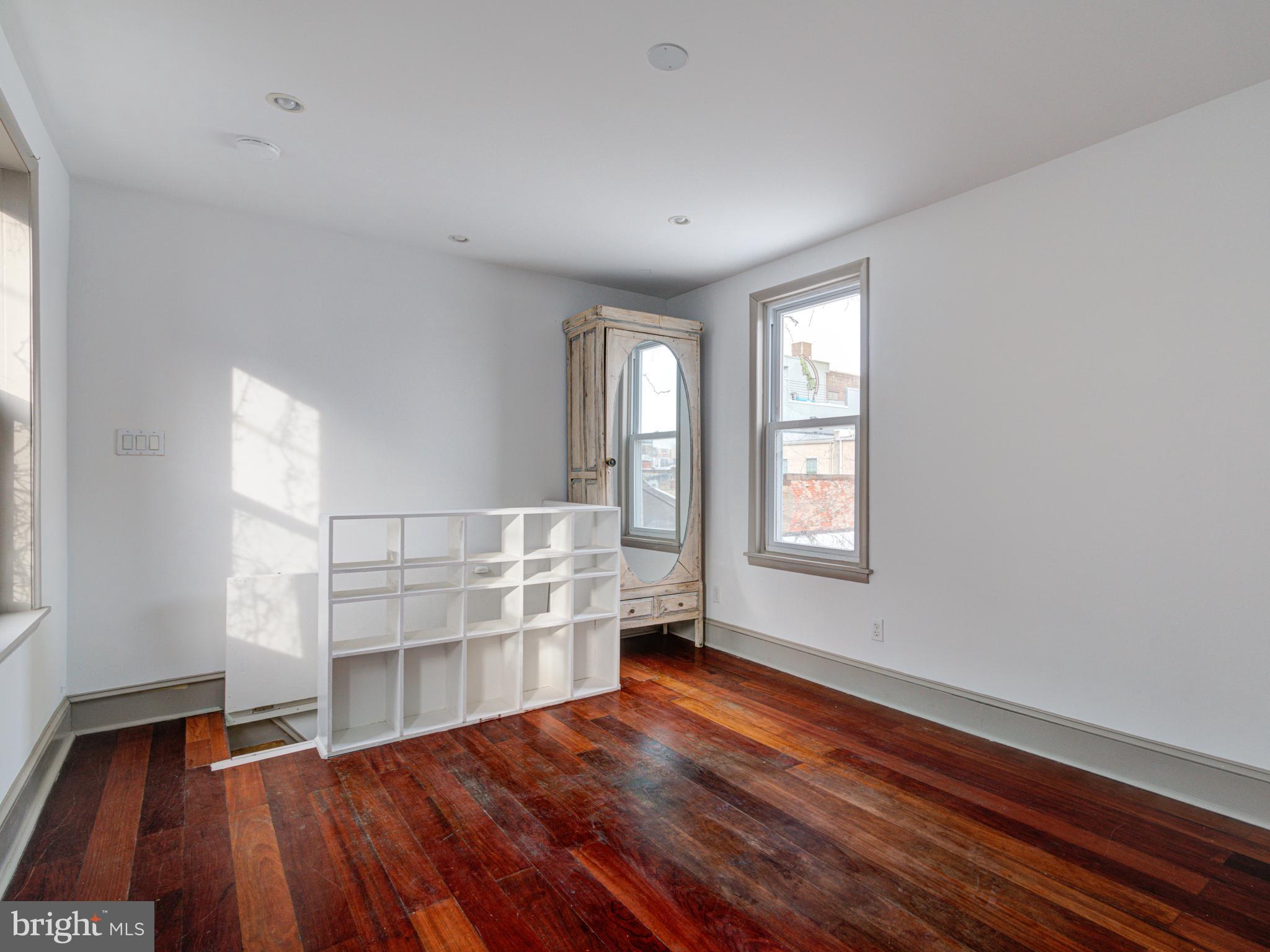 973 N LEITHGOW