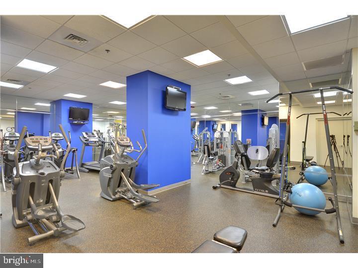 1425 LOCUST ST #16B