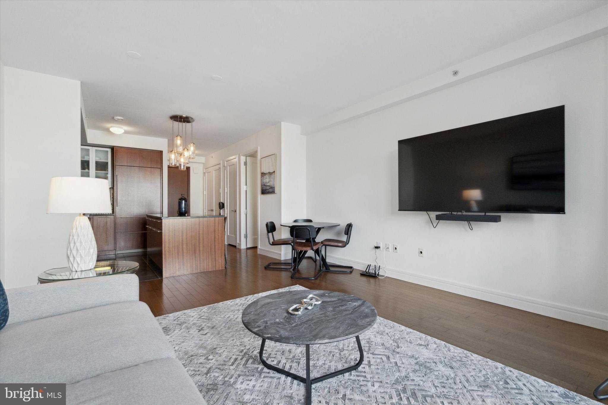 1414 S Penn Sq #9e