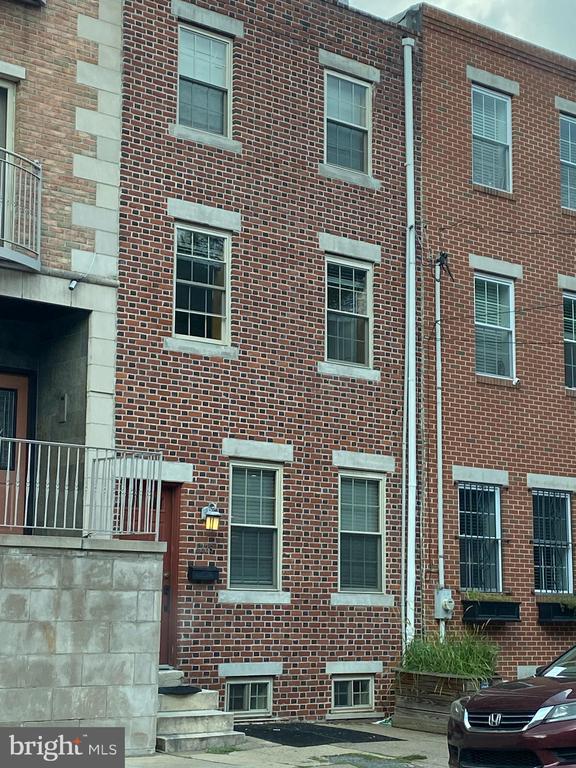 1225 Christian St