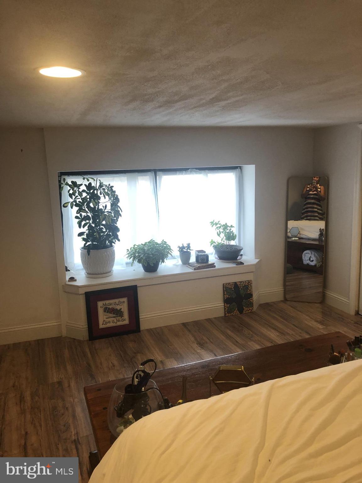 838-REAR CORINTHIAN AVE