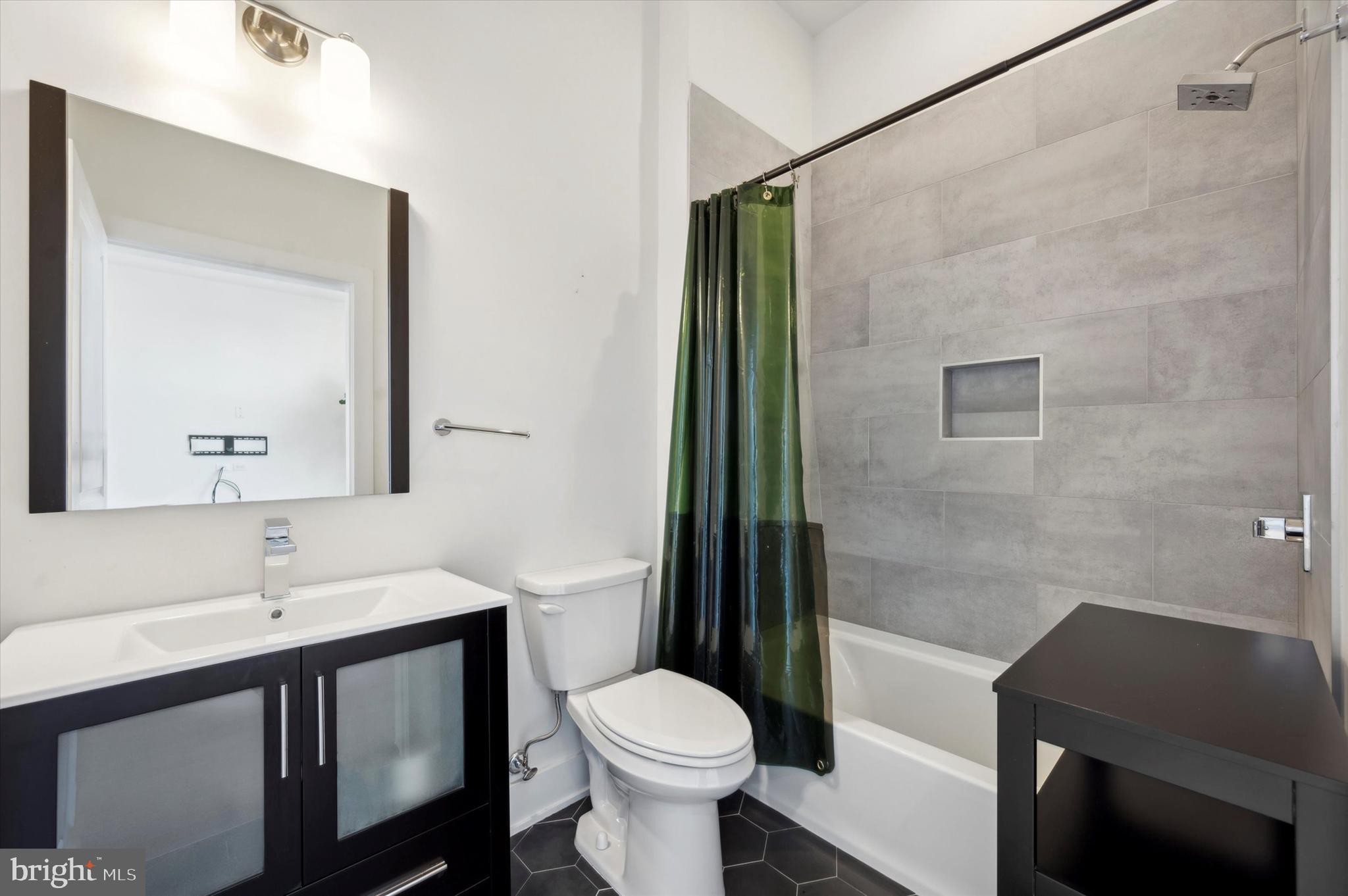 1129 Germantown Ave #5d