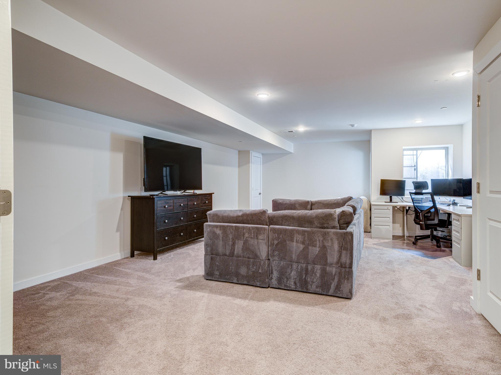 2039 E Lehigh Ave #B61