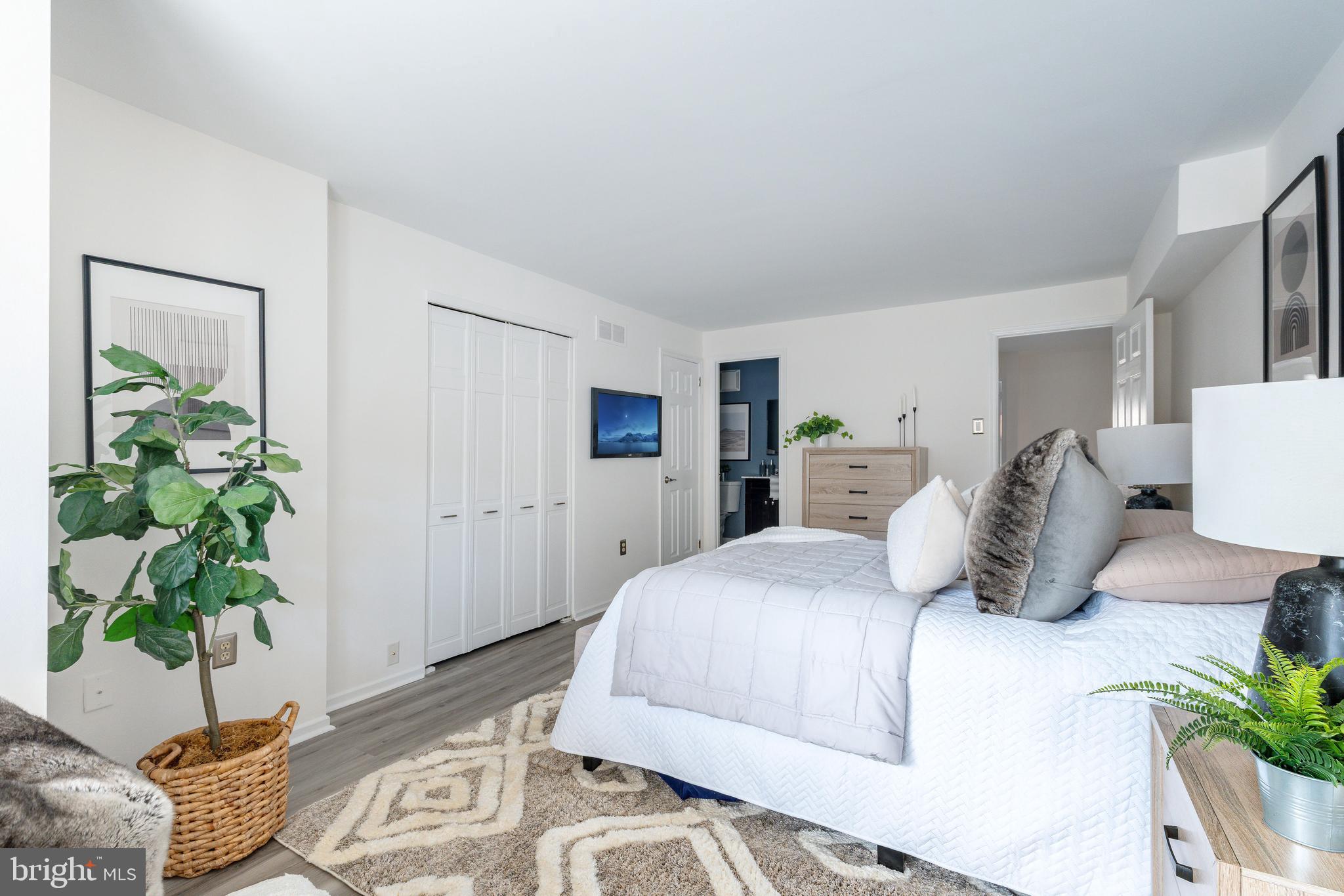 214-30 N 22nd St ##Dr3l