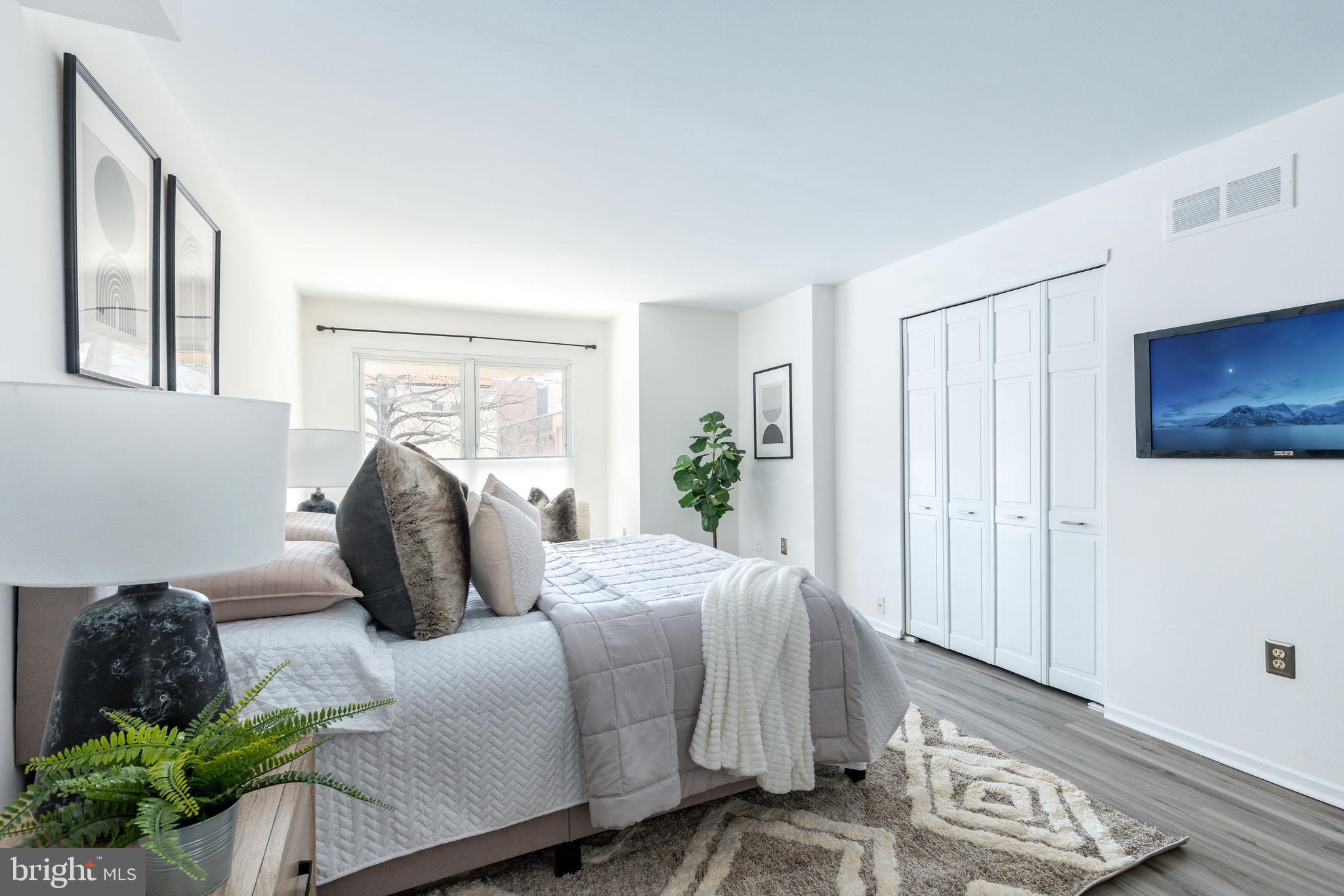 214-30 N 22nd St ##Dr3l