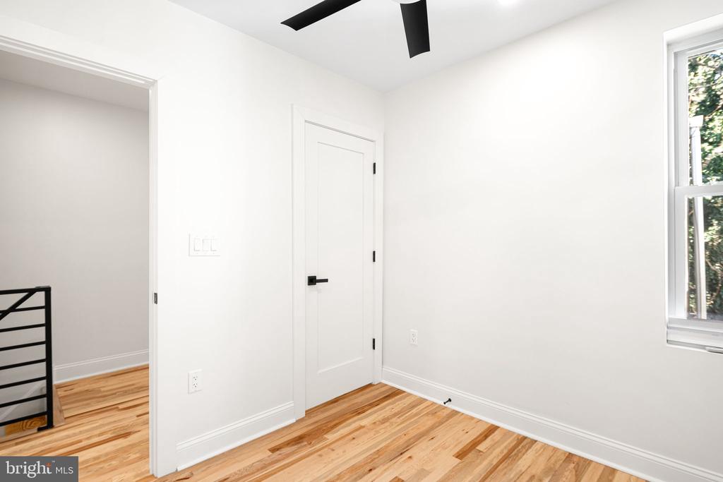 24 N 54TH ST