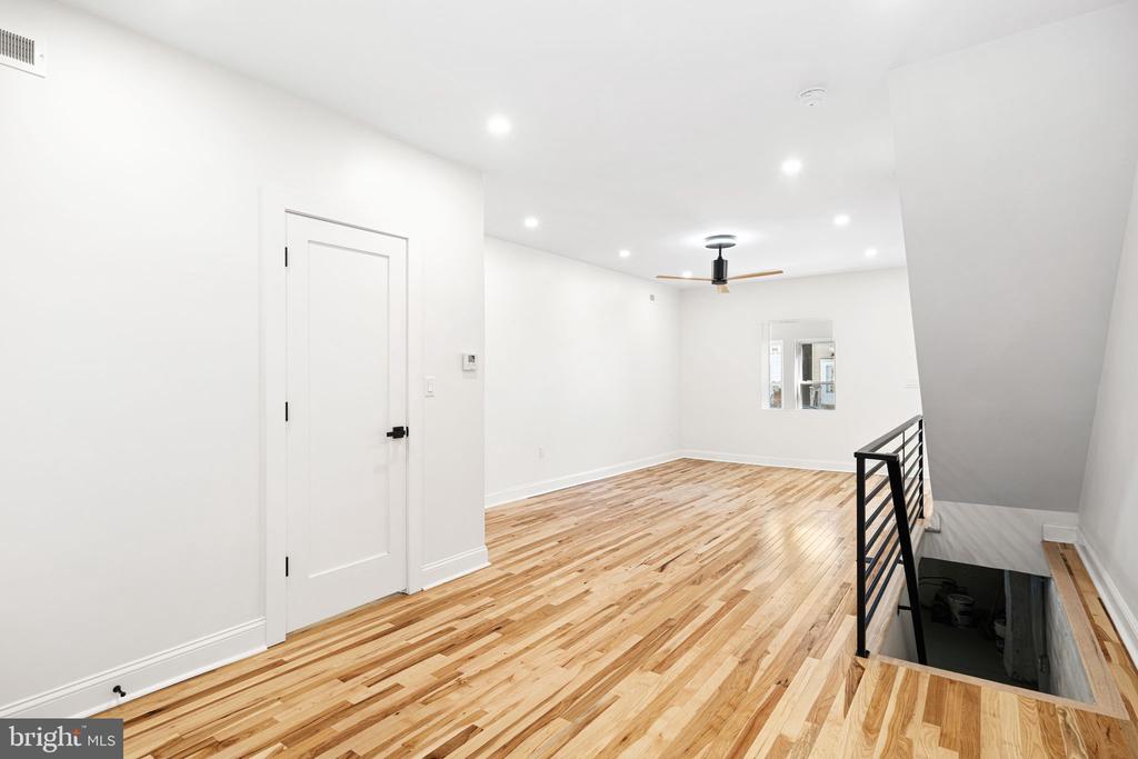 24 N 54TH ST