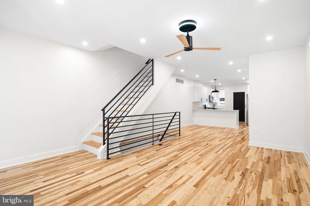 24 N 54TH ST