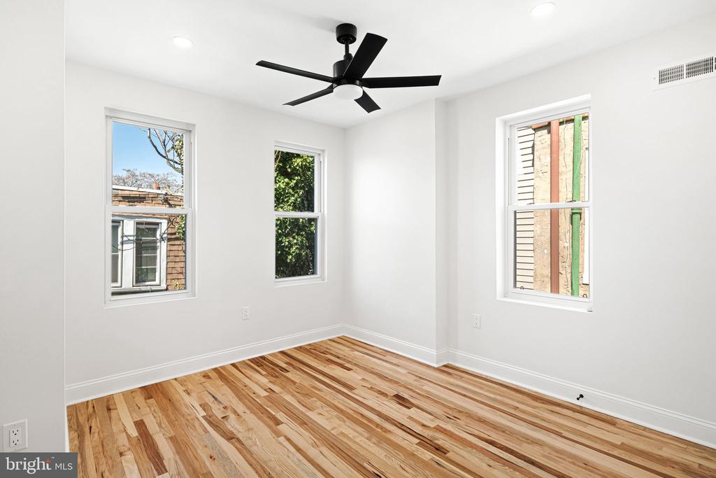 24 N 54TH ST