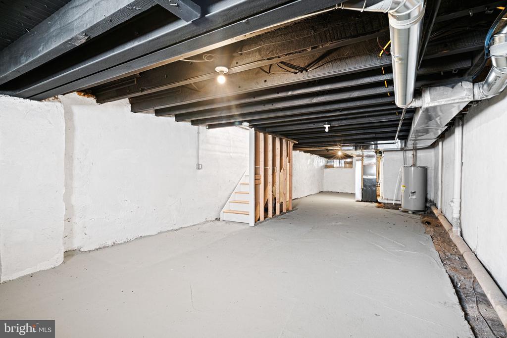 24 N 54TH ST