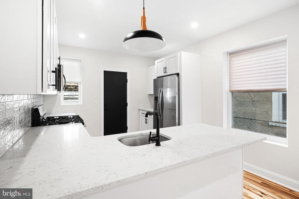 24 N 54TH ST