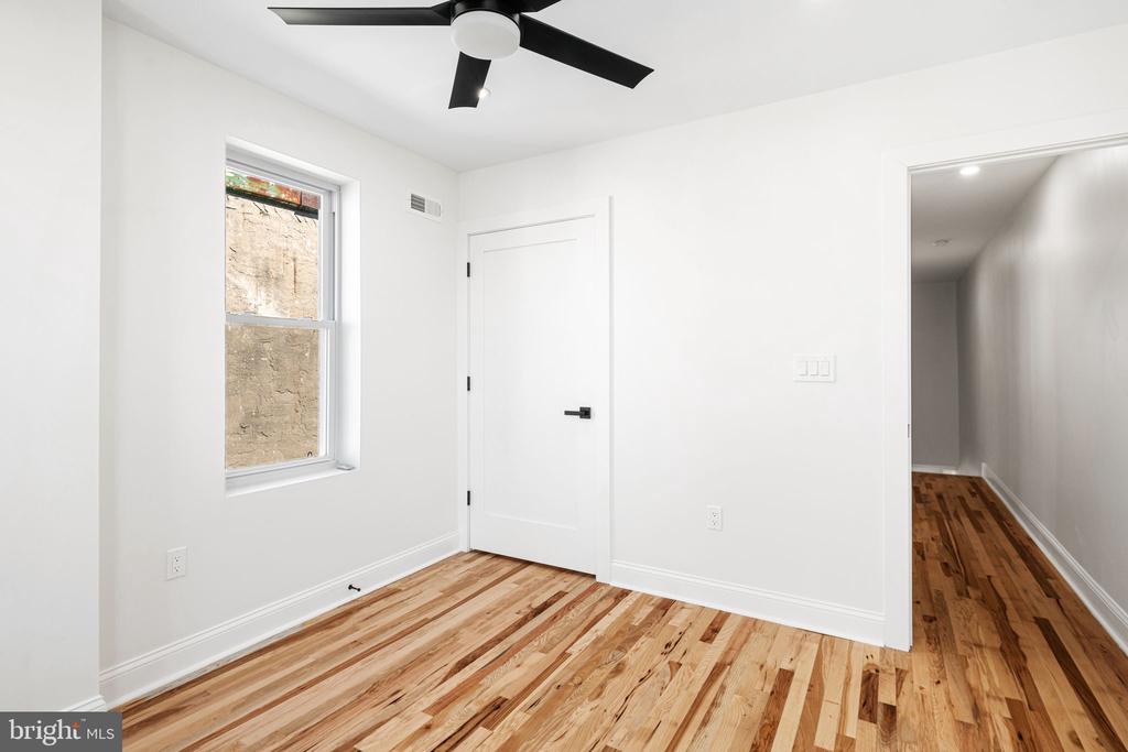 24 N 54TH ST