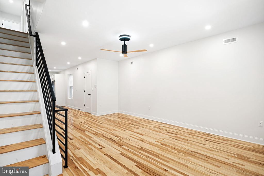 24 N 54TH ST