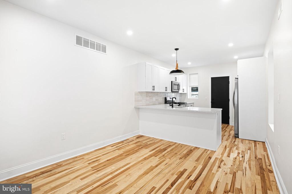 24 N 54TH ST
