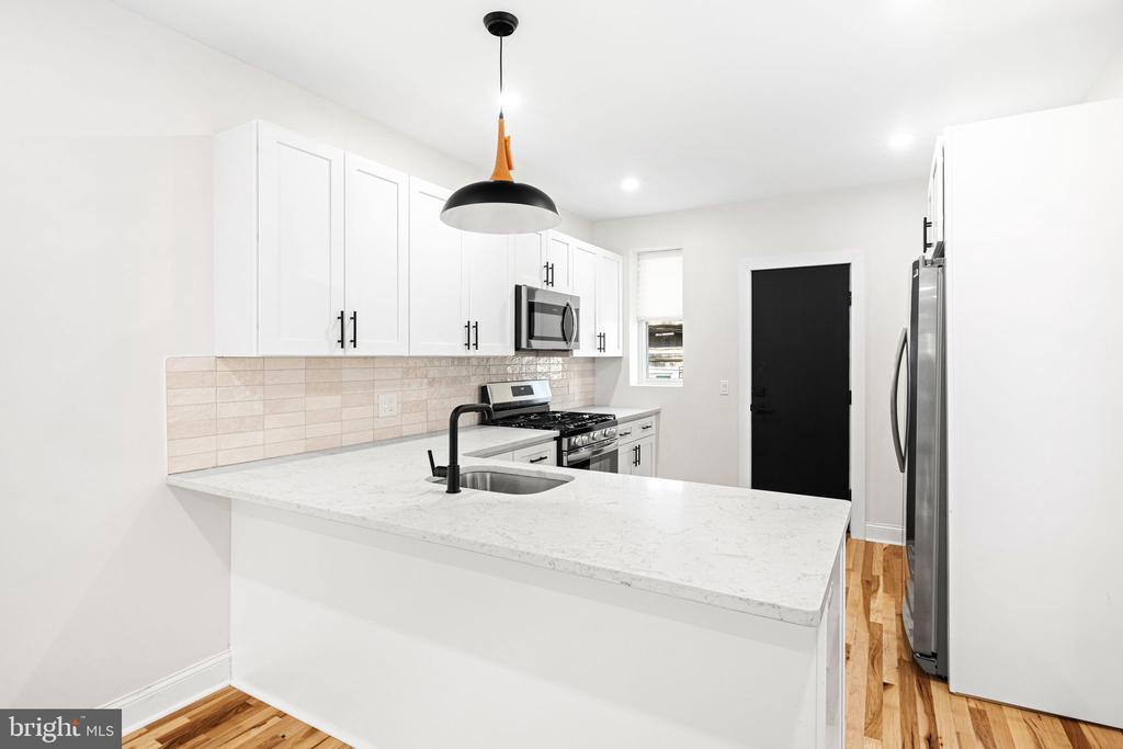 24 N 54TH ST