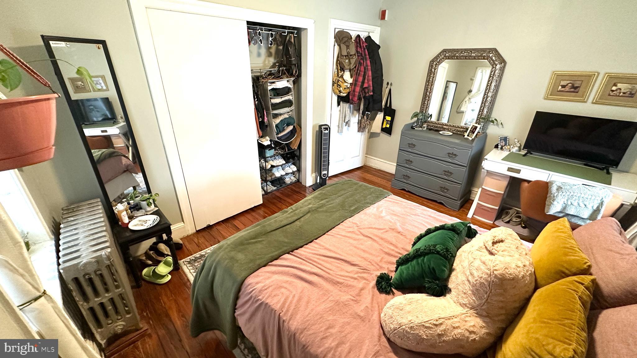 525 LEVERINGTON AVE #3