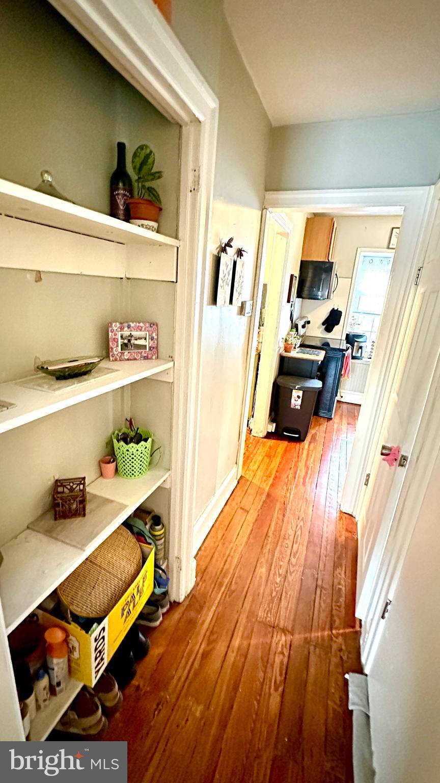 525 LEVERINGTON AVE #3