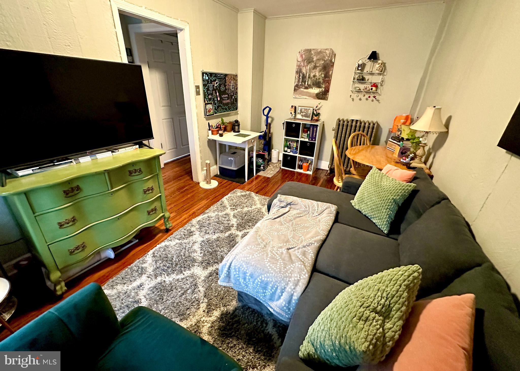 525 LEVERINGTON AVE #3