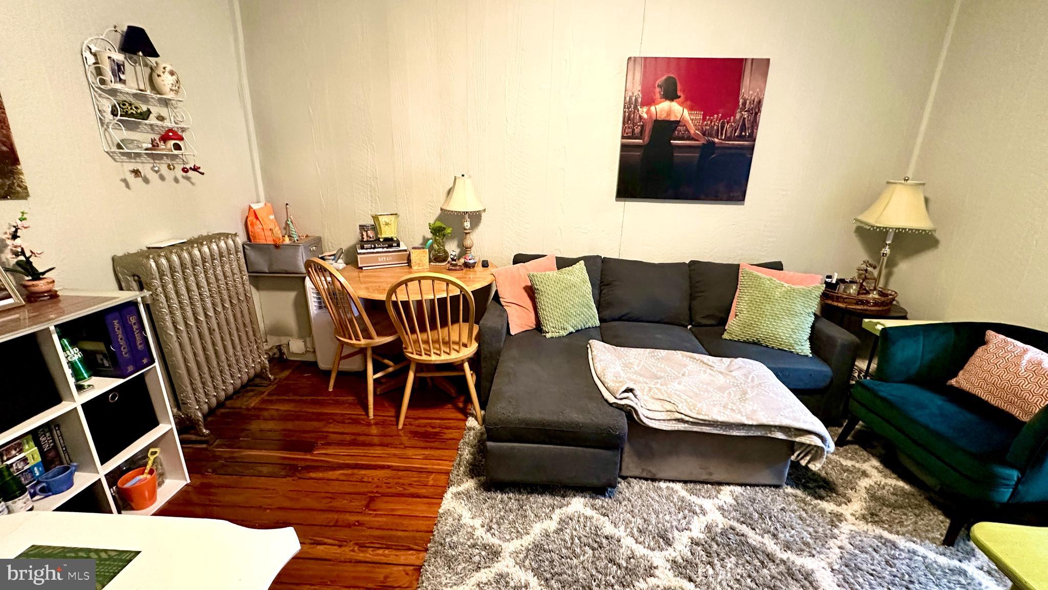 525 LEVERINGTON AVE #3