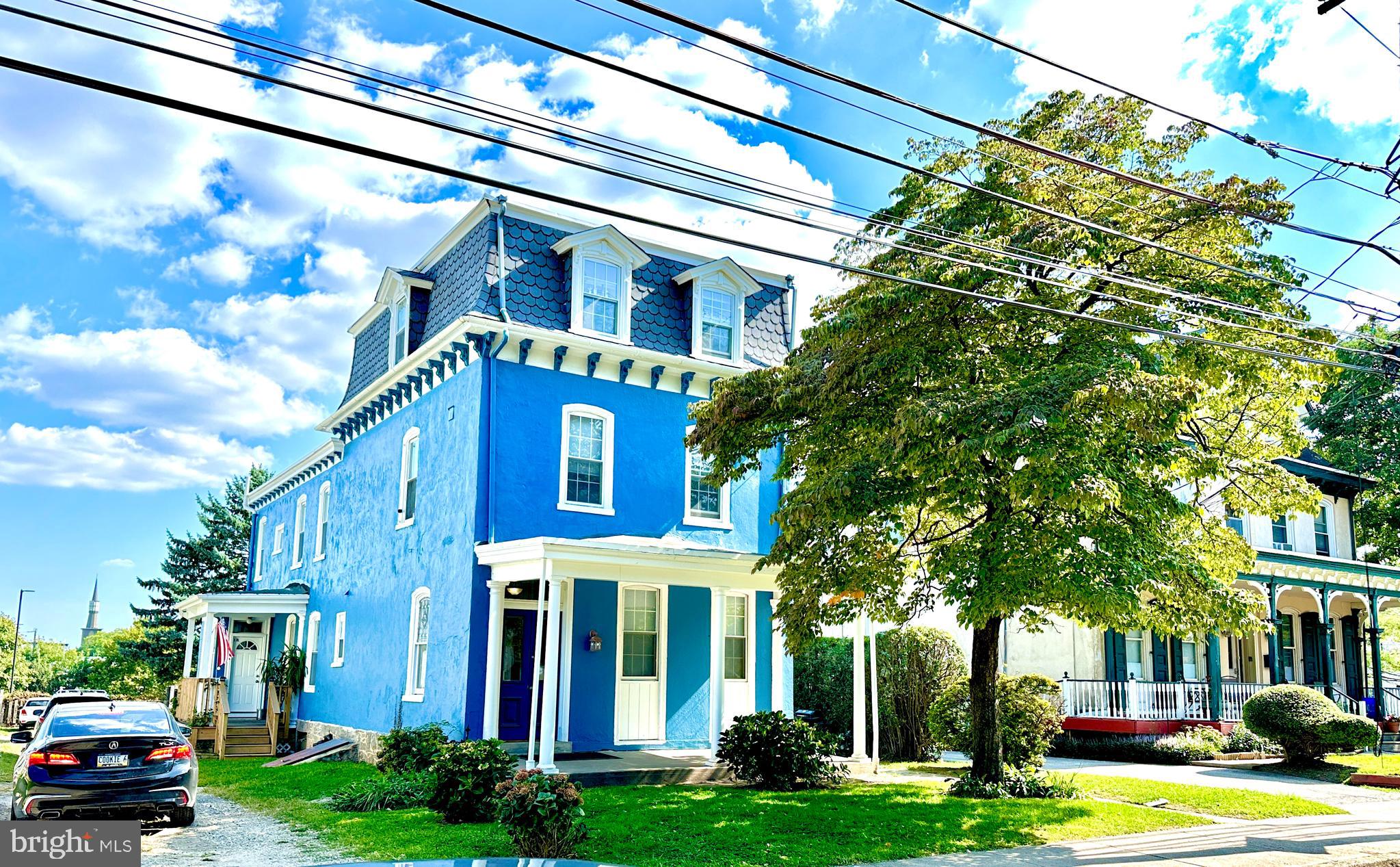 525 LEVERINGTON AVE #3