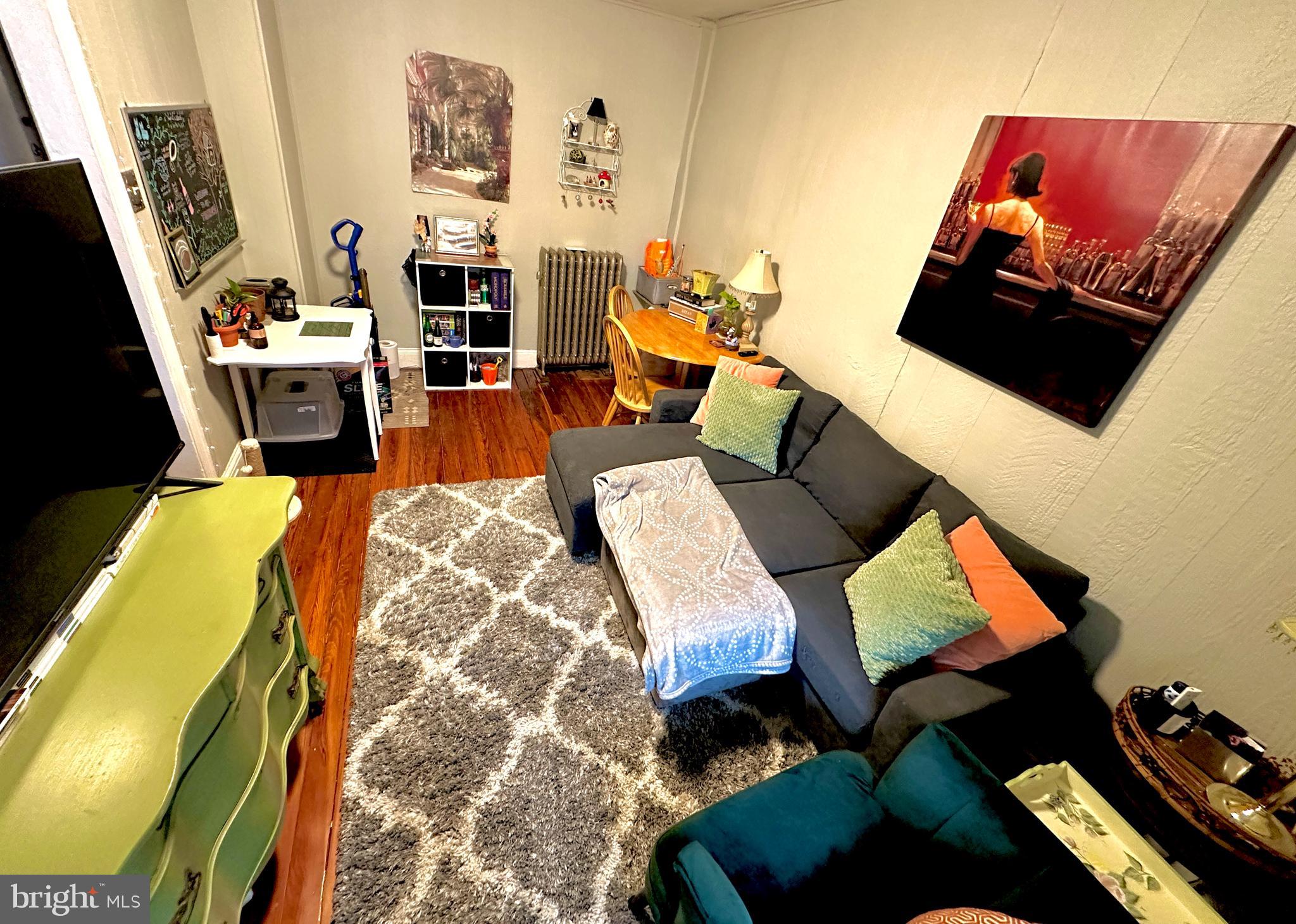 525 LEVERINGTON AVE #3