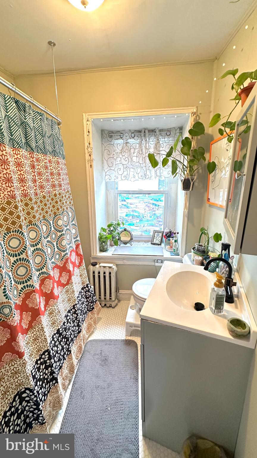 525 LEVERINGTON AVE #3