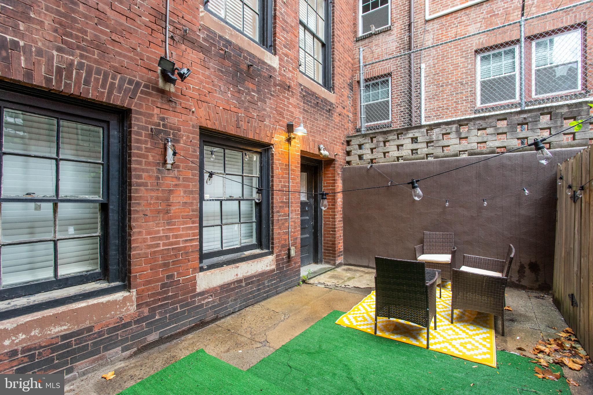 2134 LOCUST ST #1R