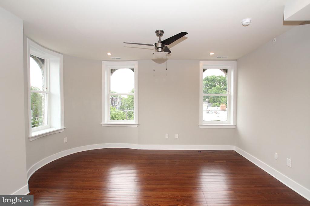400 S 45TH ST #3D