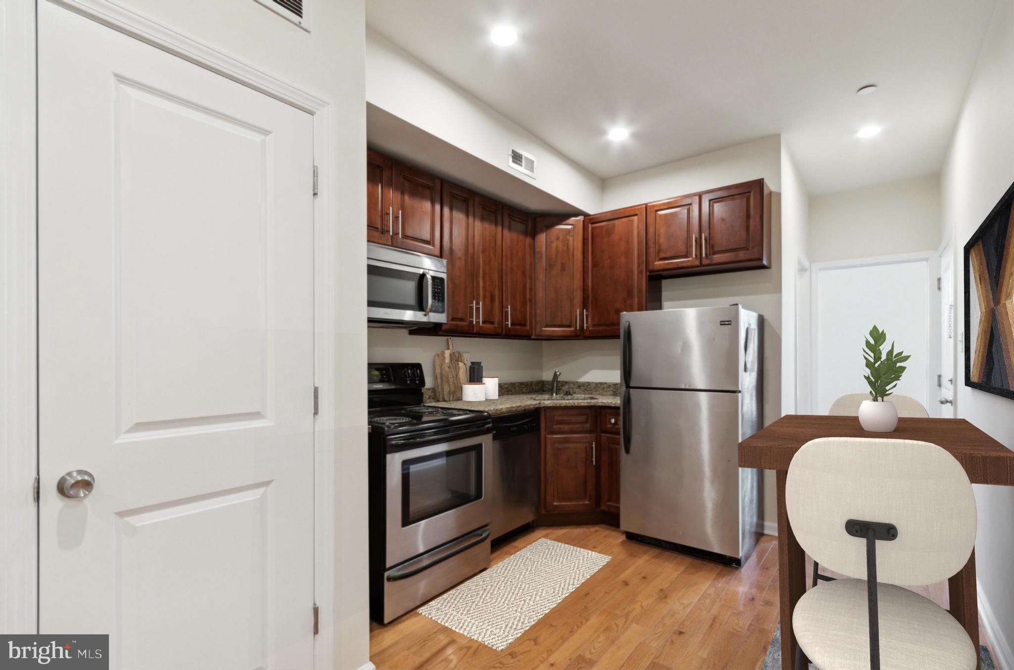 1518 W DIAMOND ST #C