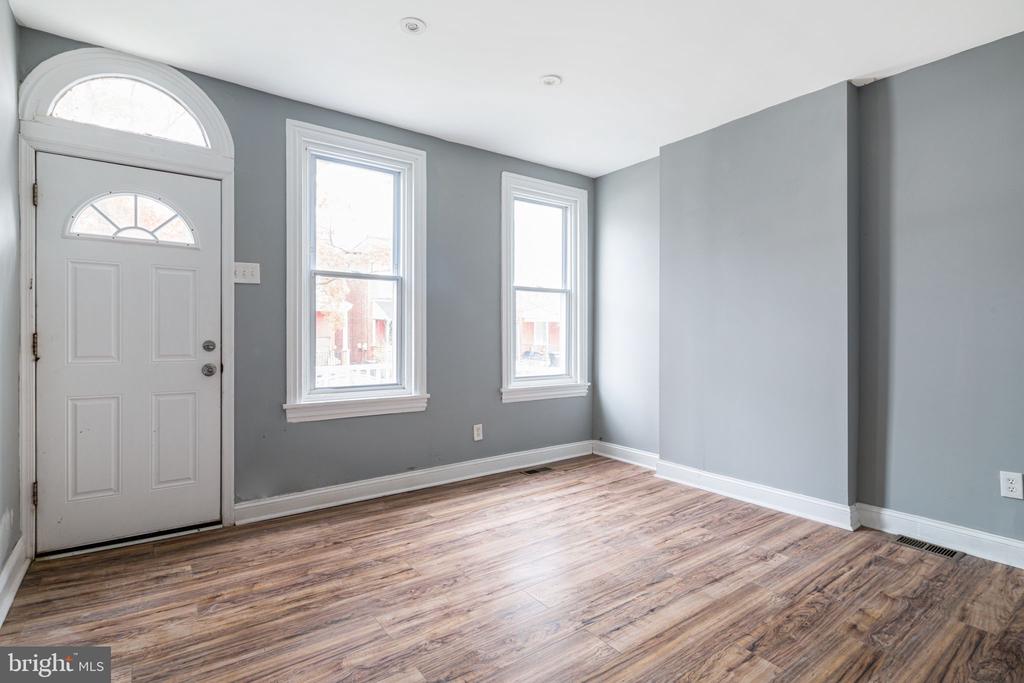 33 W Duval St