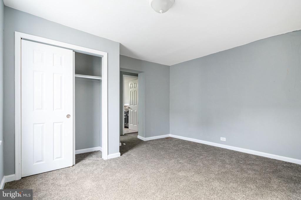 33 W Duval St