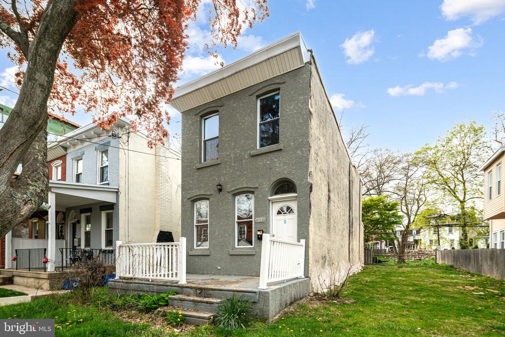 33 W Duval St
