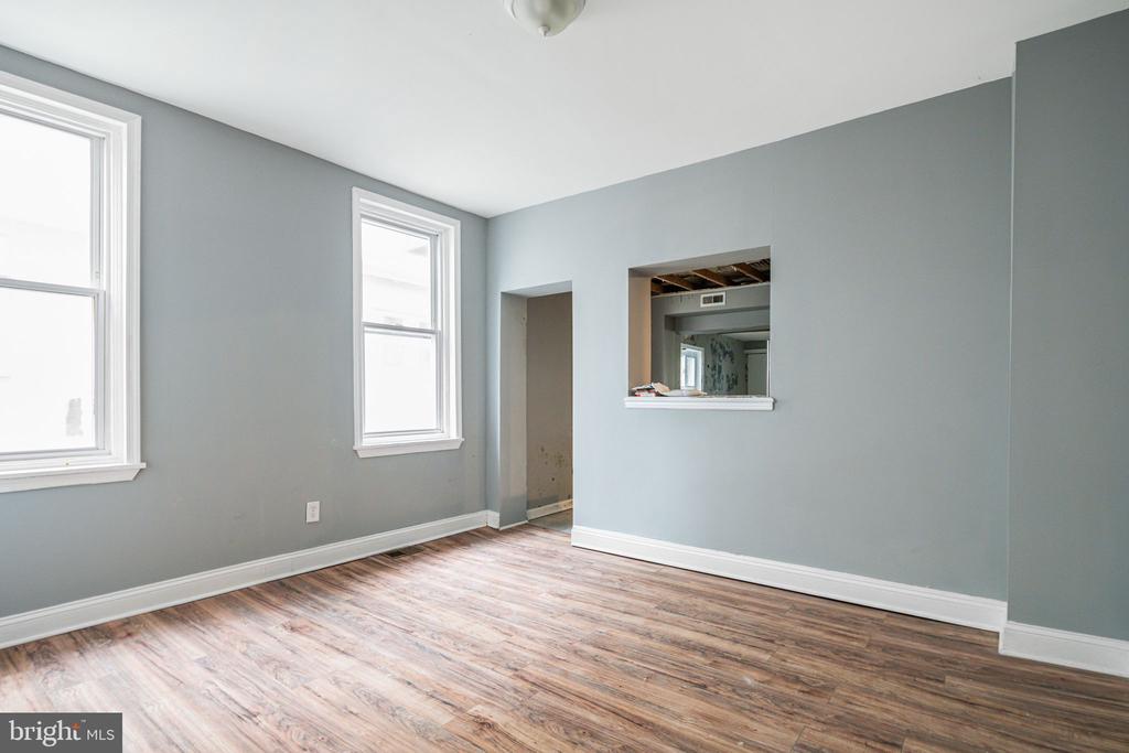 33 W Duval St