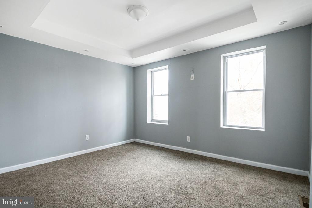 33 W Duval St