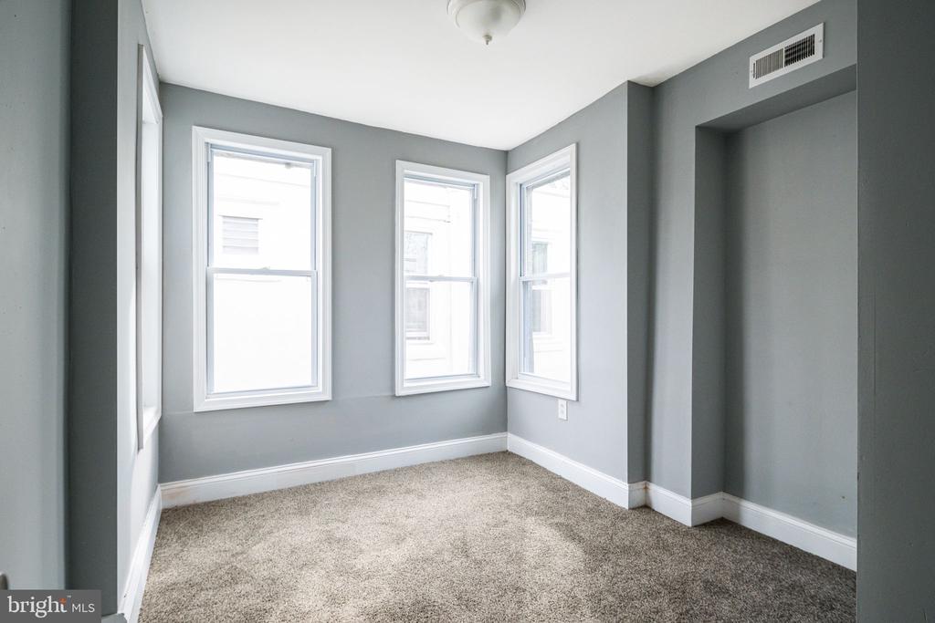 33 W Duval St