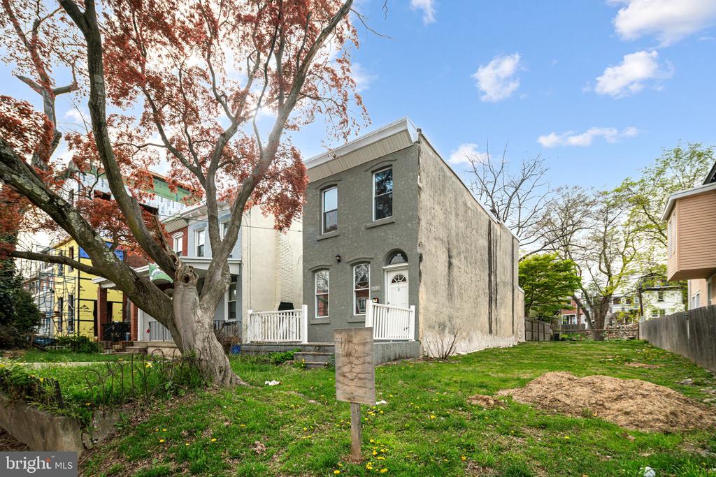 33 W Duval St