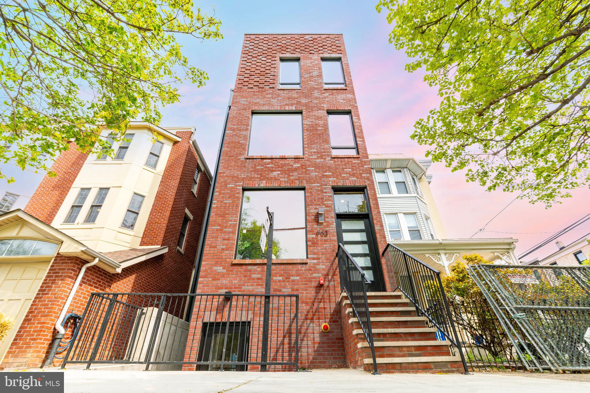 903 Corinthian Ave #C