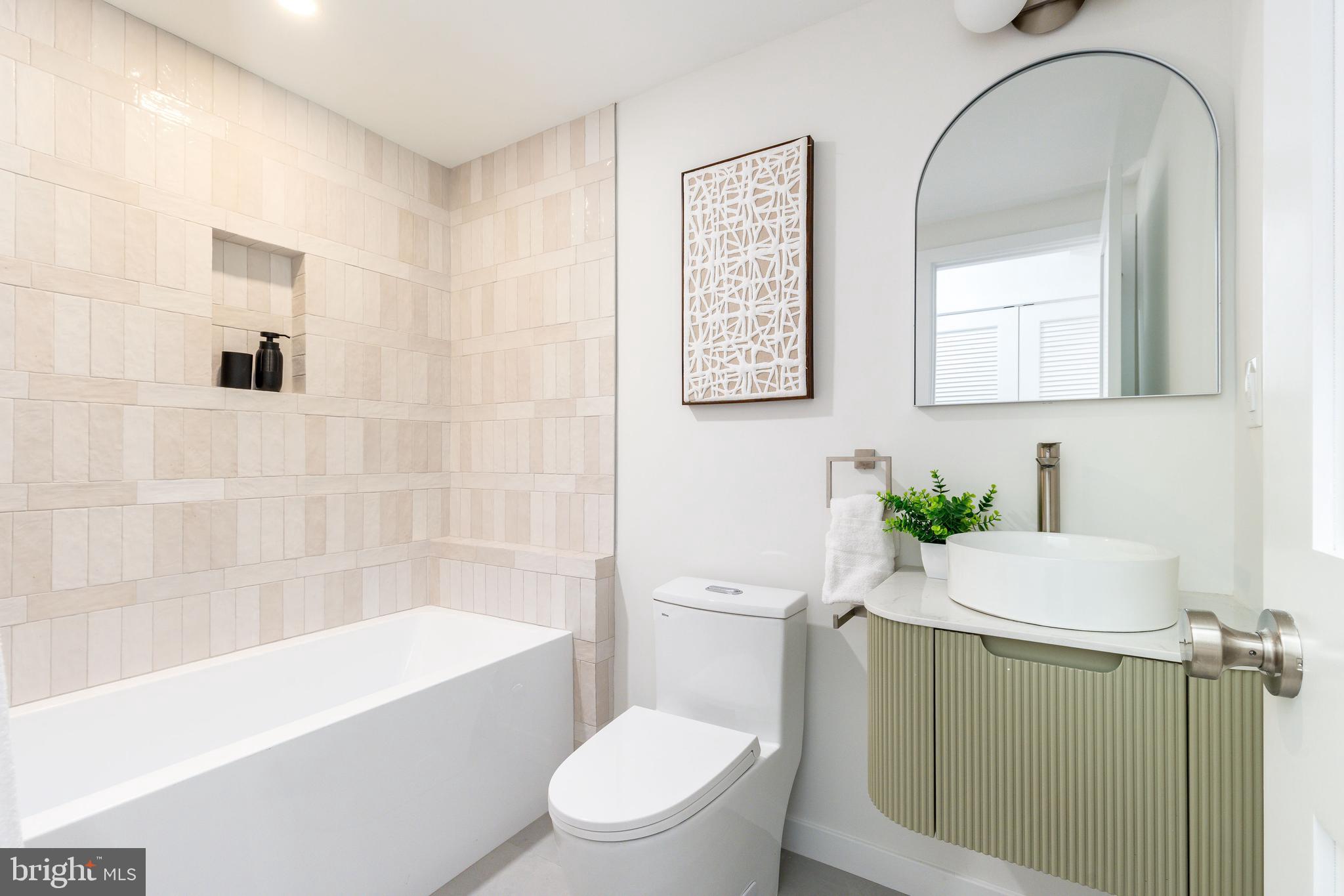 903 Corinthian Ave #C