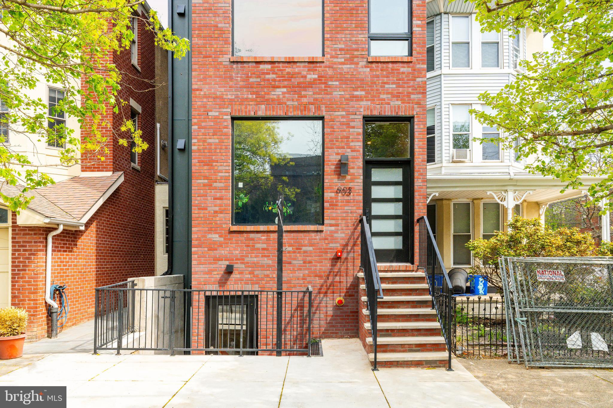 903 Corinthian Ave #C