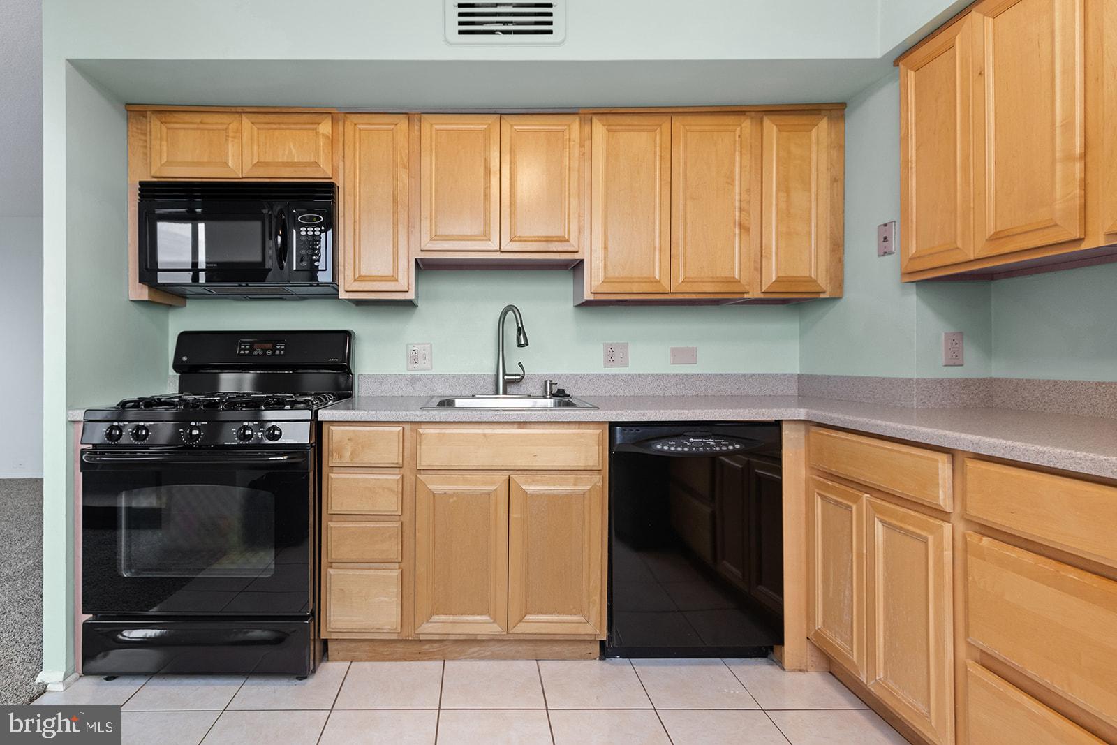 1326 SPRUCE ST #1702