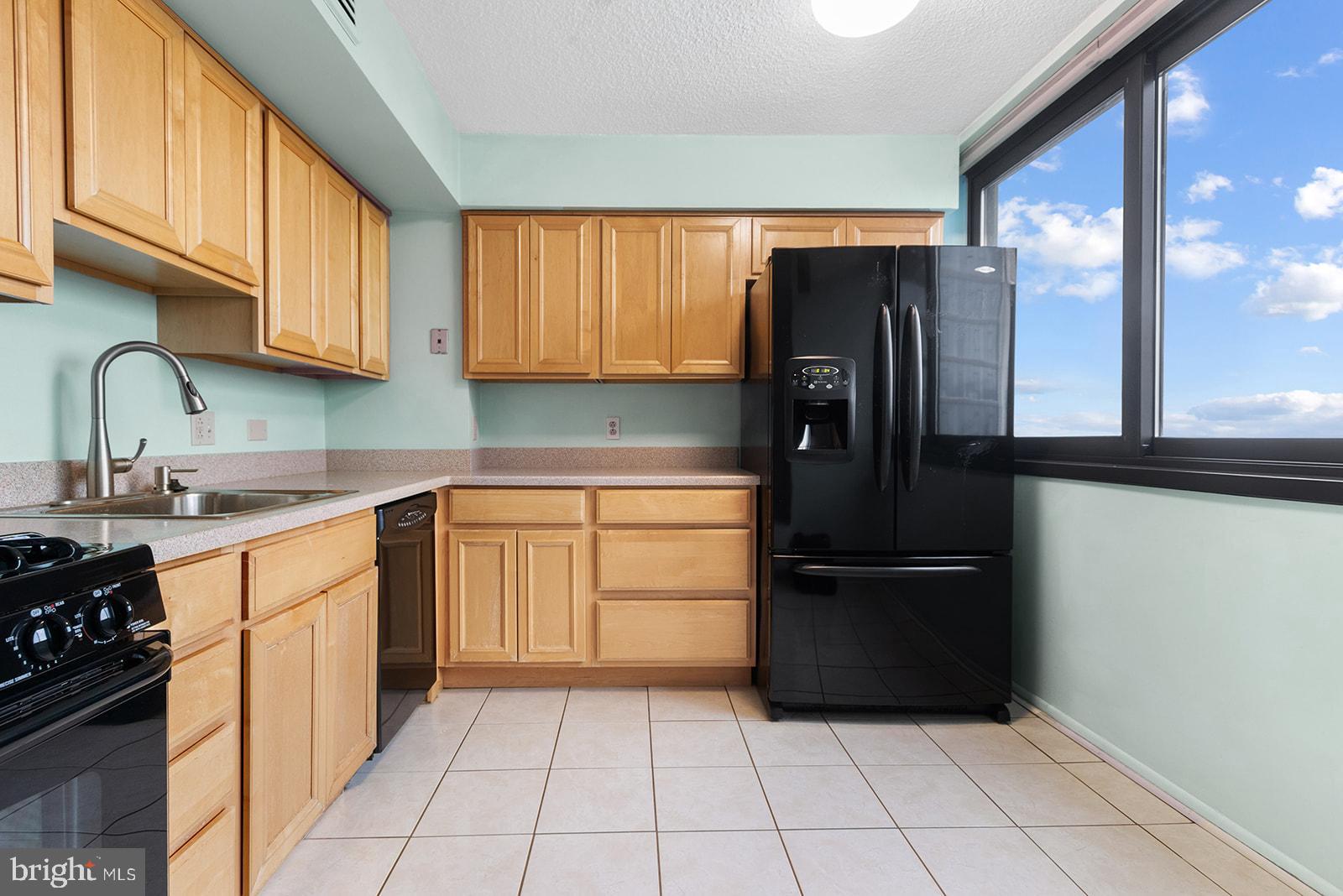 1326 SPRUCE ST #1702