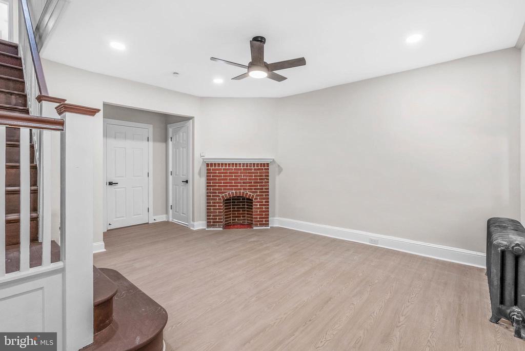 6385 CHEW AVE