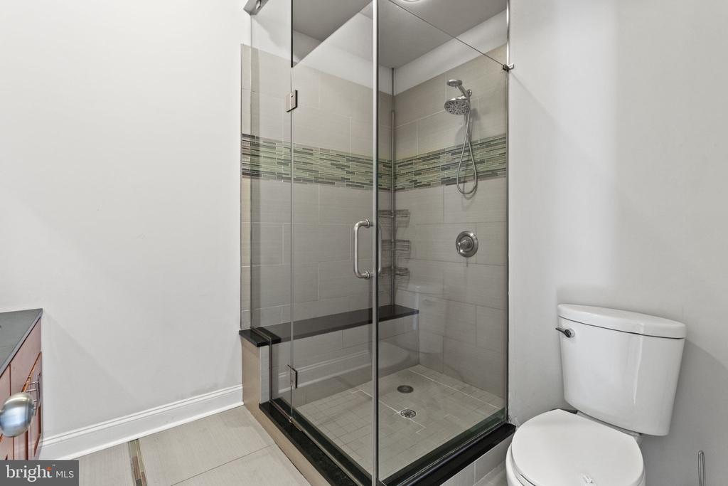 1205-7 MOUNT VERNON ST #3