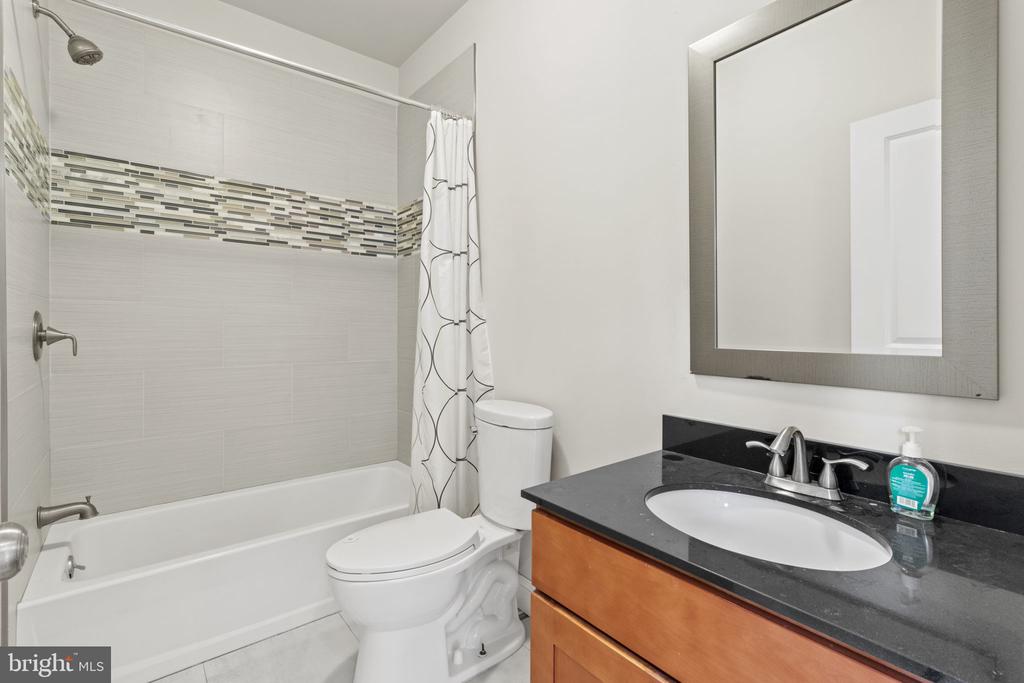 1205-7 MOUNT VERNON ST #3